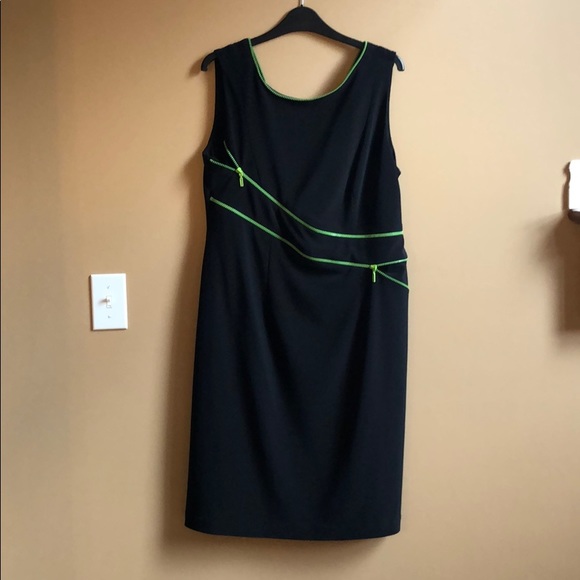 Beautiful size 14 sleeveless black/green dress - Picture 1 of 3